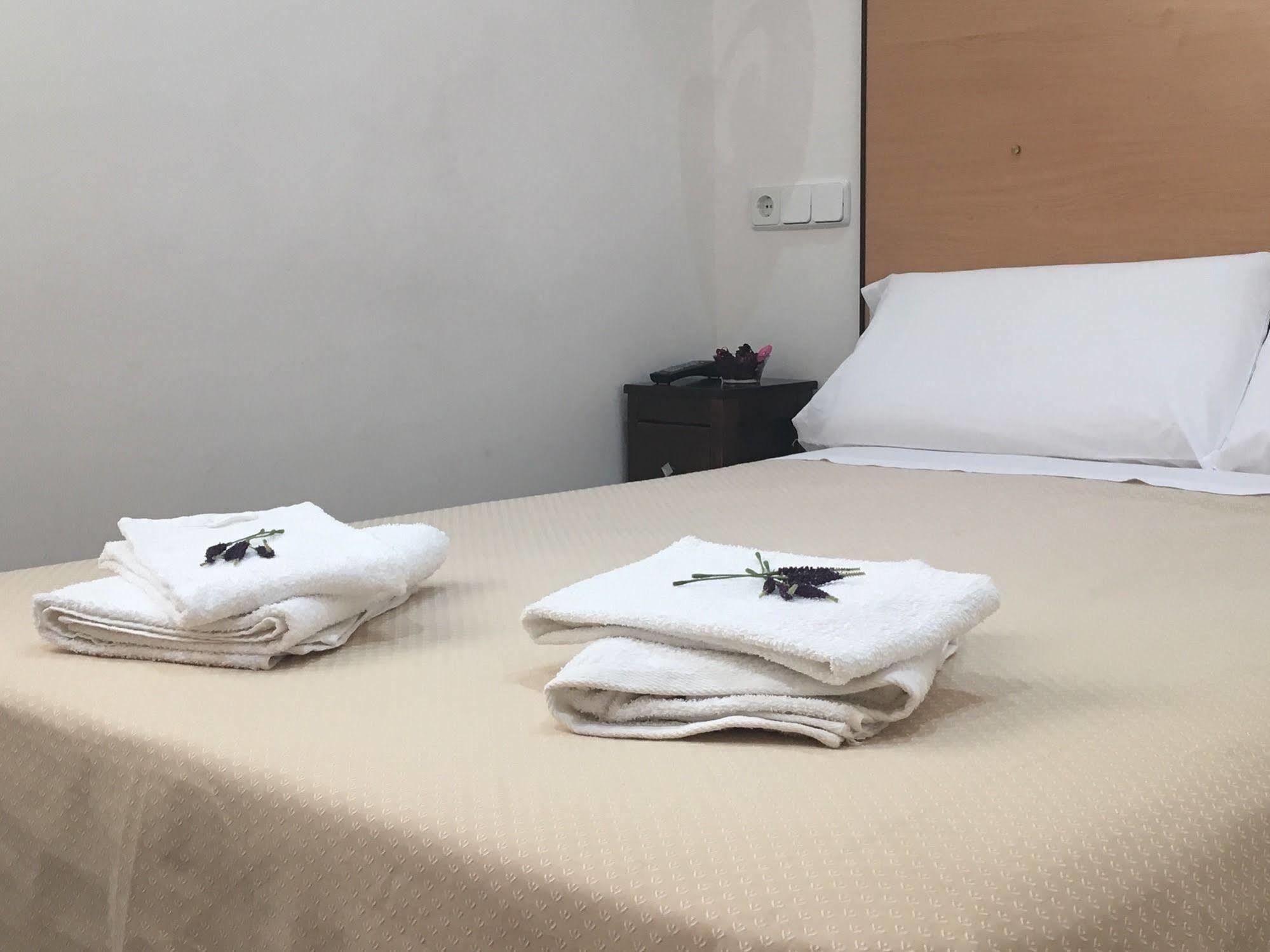 Hostal R. Lido Madrid Luaran gambar