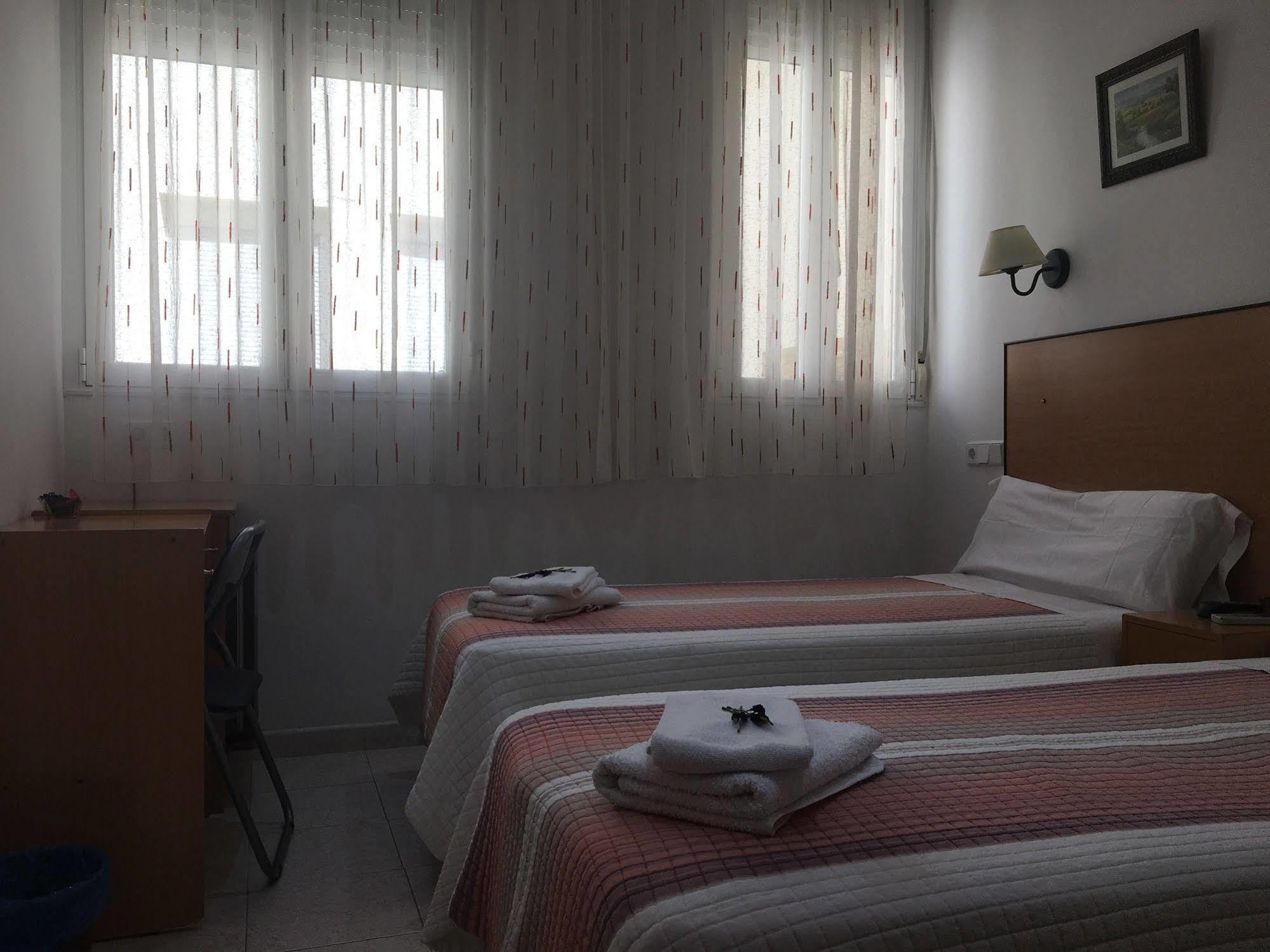 Hostal R. Lido Madrid Luaran gambar