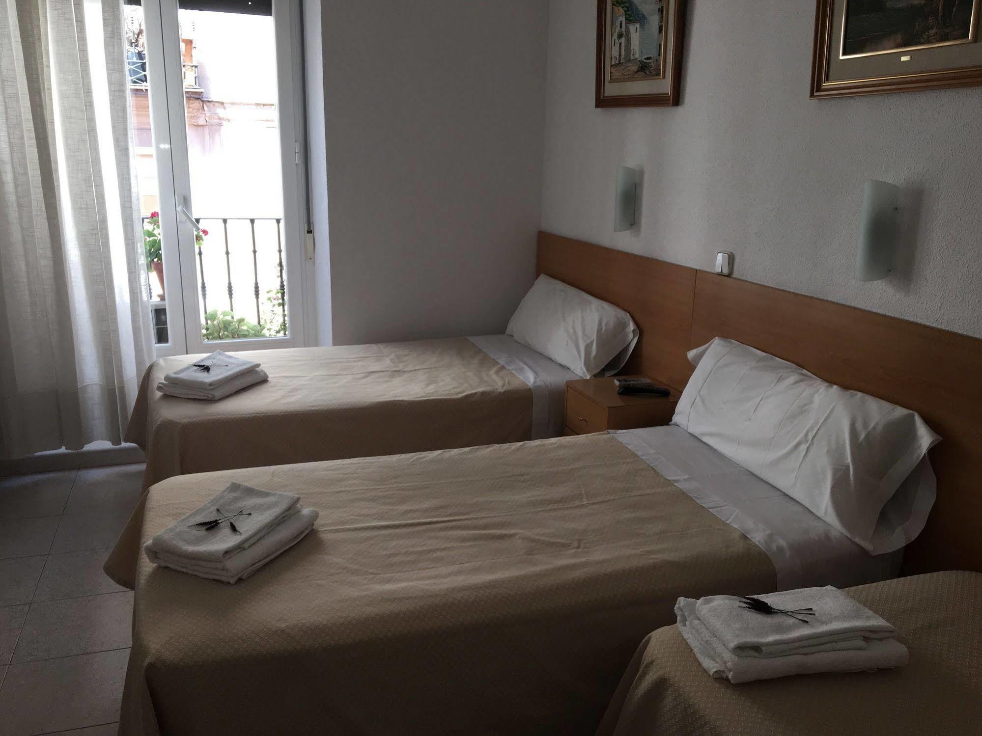 Hostal R. Lido Madrid Luaran gambar