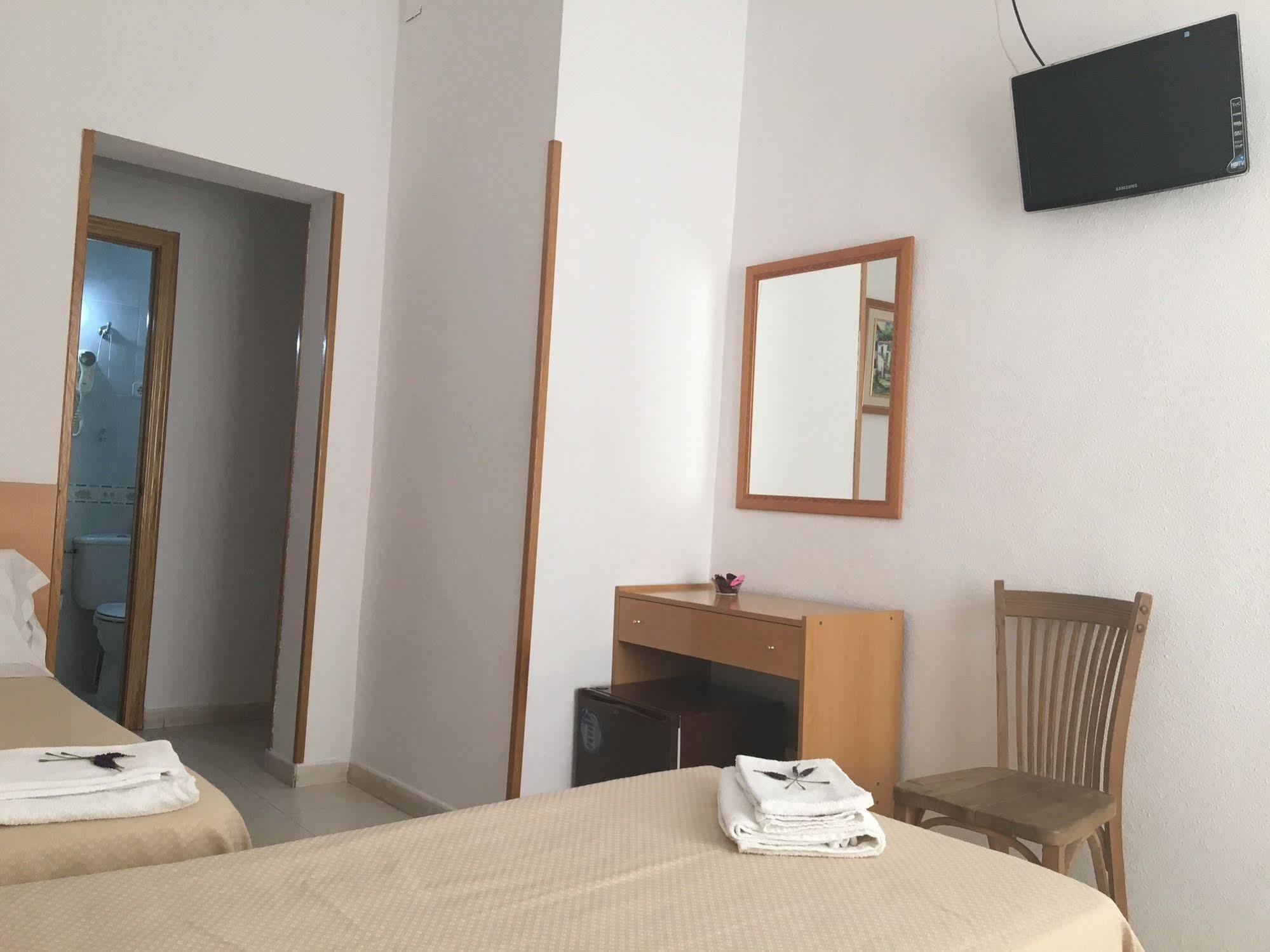 Hostal R. Lido Madrid Luaran gambar