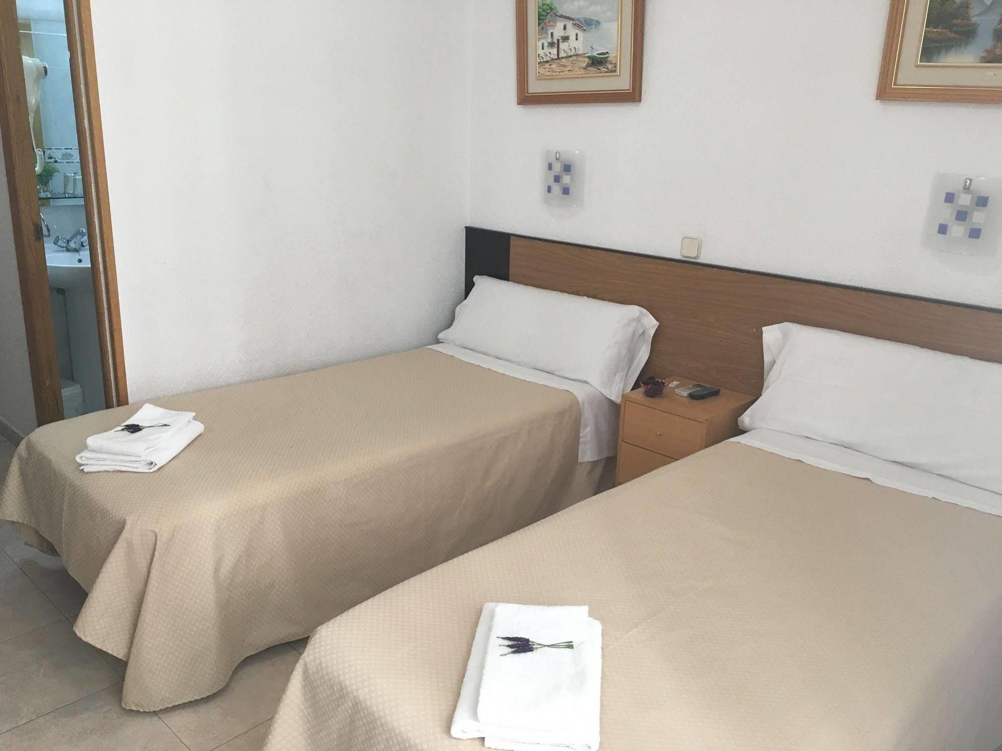 Hostal R. Lido Madrid Luaran gambar
