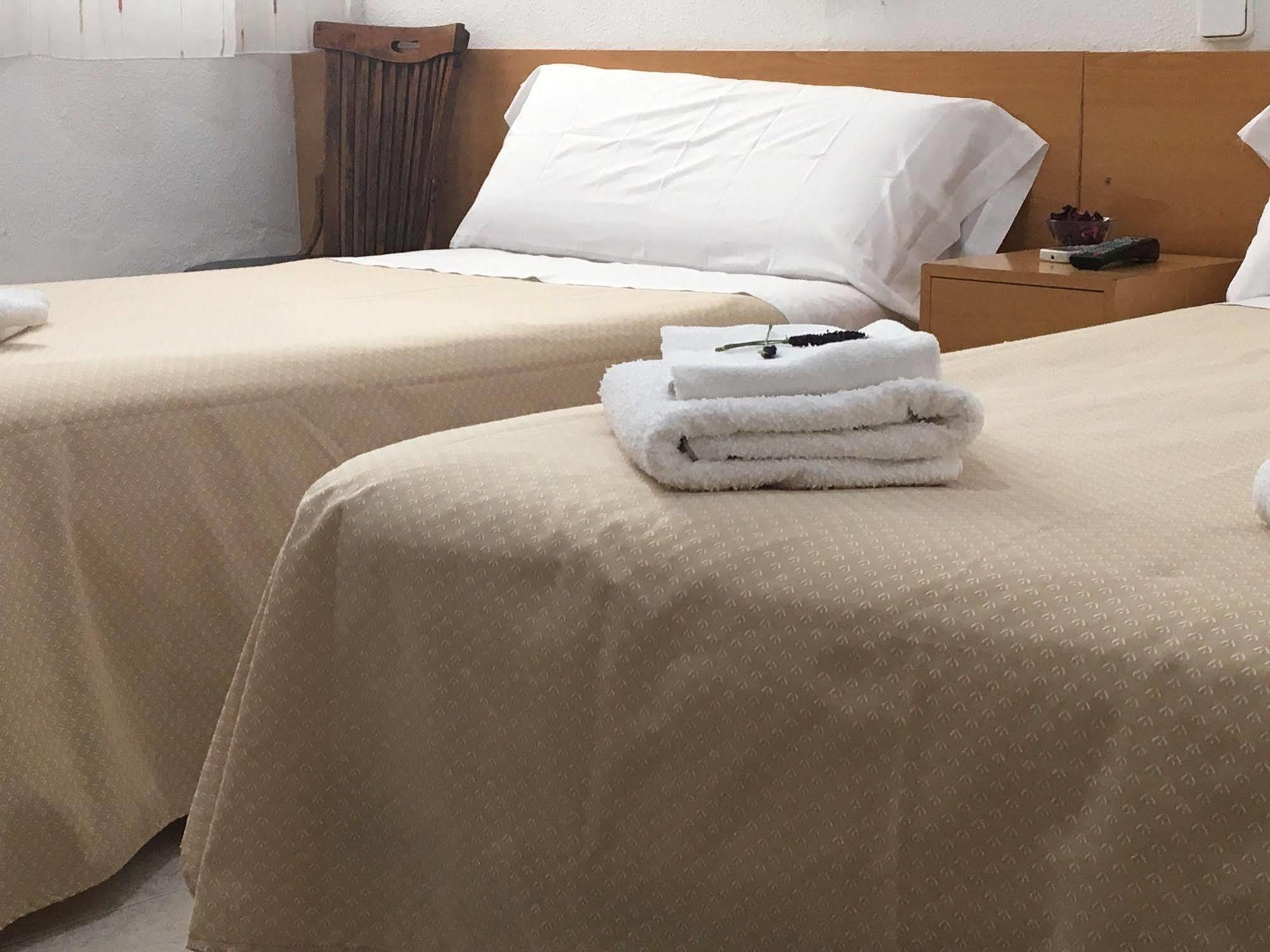 Hostal R. Lido Madrid Luaran gambar