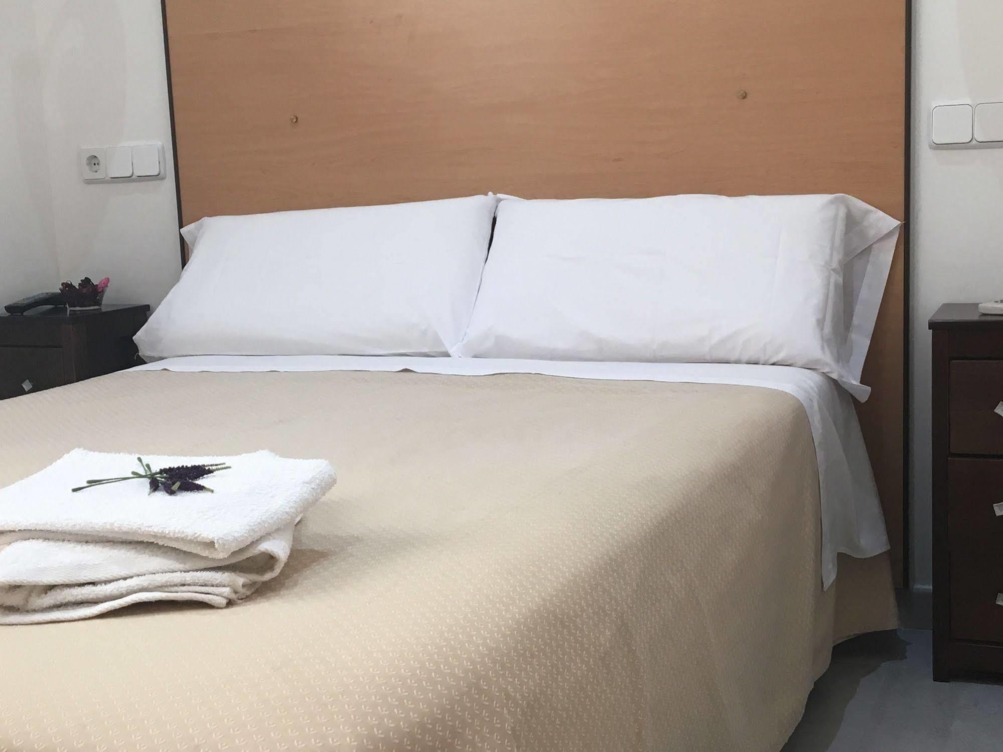 Hostal R. Lido Madrid Luaran gambar