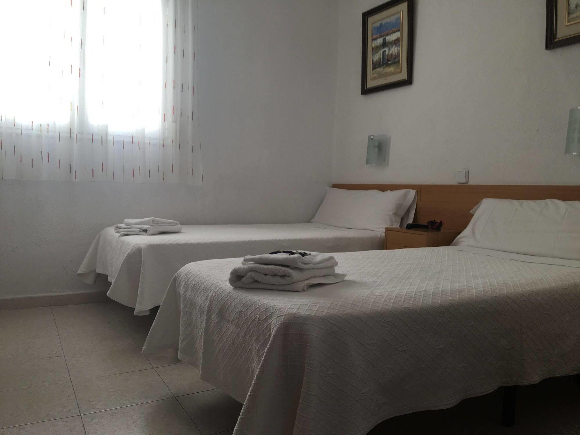 Hostal R. Lido Madrid Luaran gambar